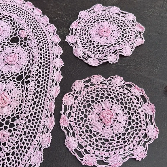 💕💕💕Beautiful pink embroidered doilies set of three Handmade - Picture 2 of 7